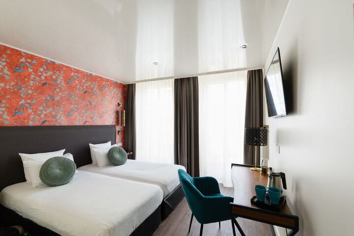 Room 9 of 46