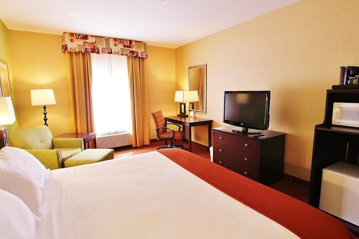 Room 13 of 38