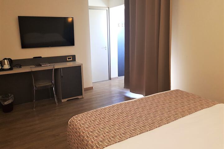Room 5 of 37