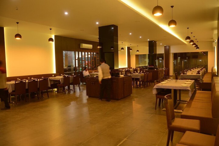 Dining 20 of 36