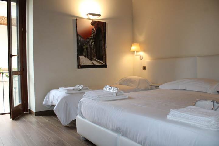 Room 15 of 48
