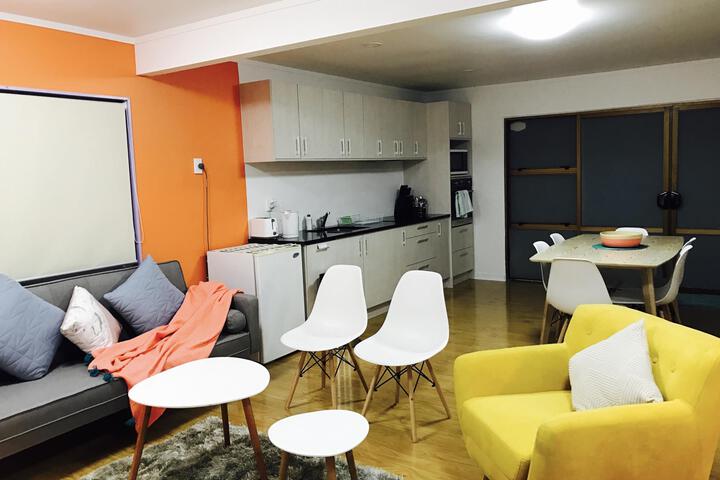 Lounge 7 of 7