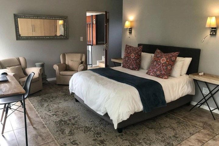 Room 4 of 16