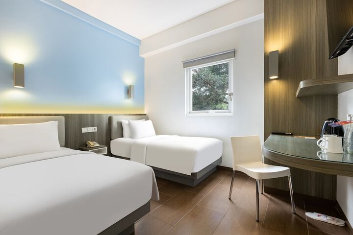 Room 4 of 18