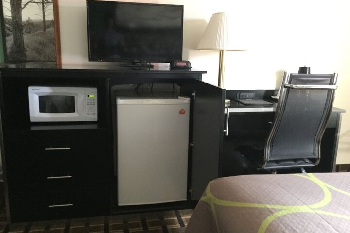 Room 4 of 16