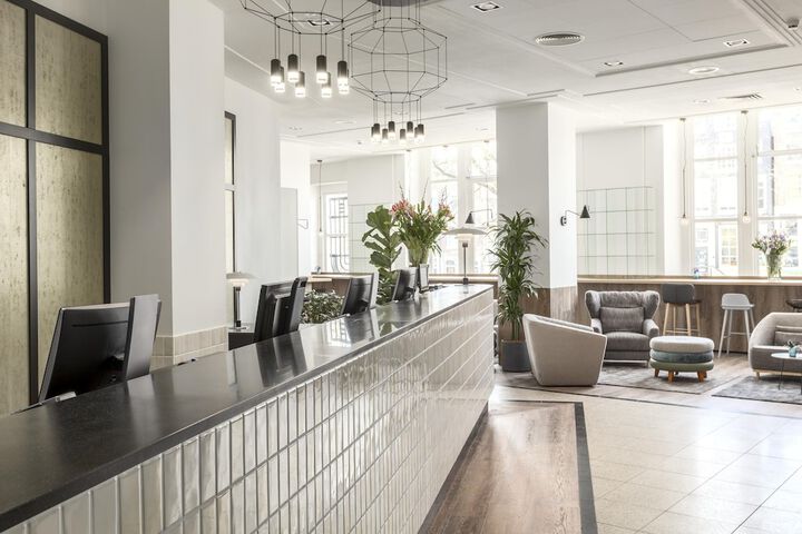 Entrance & Lobby
