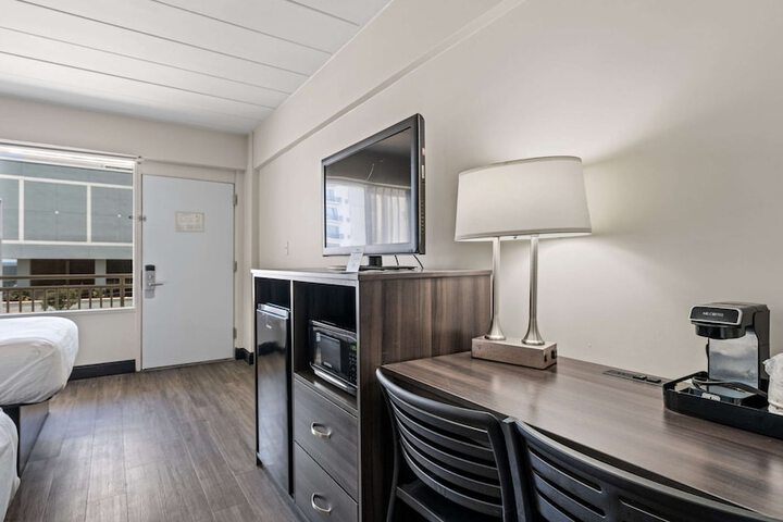 2 Double Beds Microwave and Refrigerator Flat Screen Television Work Desk High Speed Internet Accessible Continental Breakfast (31 of 32)