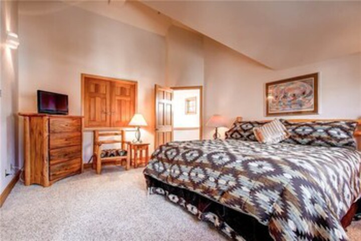 Room 40 of 48