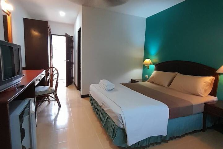 Room 13 of 38