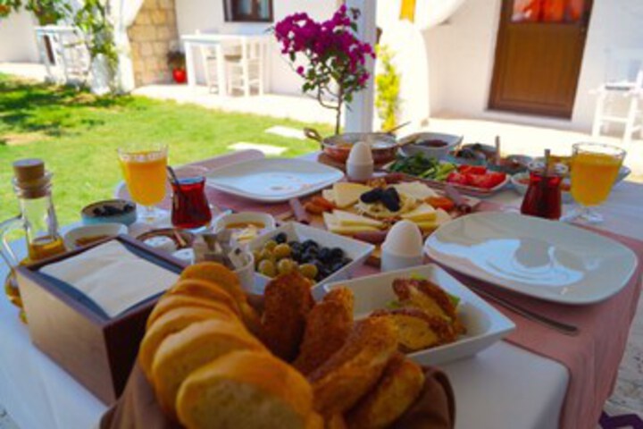 Breakfast/Coffee Service 8 of 82