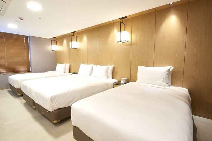 Room 9 of 48