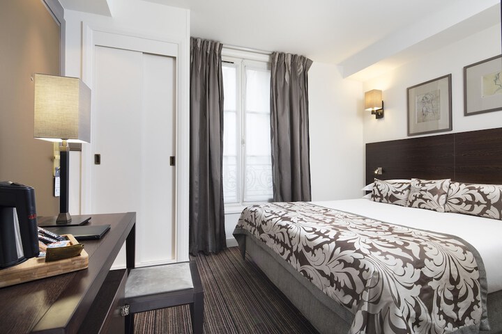 Room 10 of 30