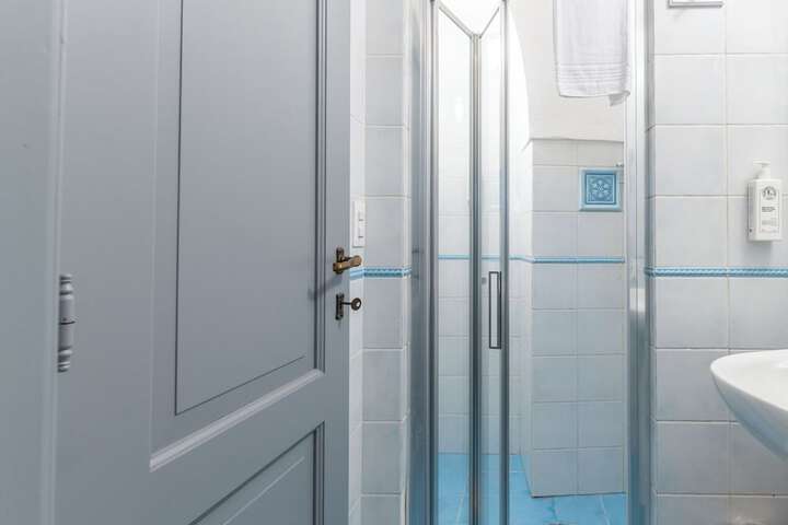 Room 3 of 125