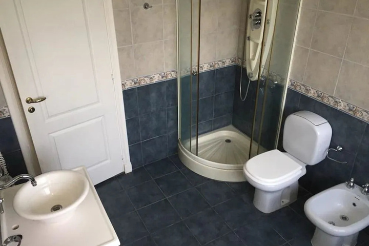 Room 5 of 14
