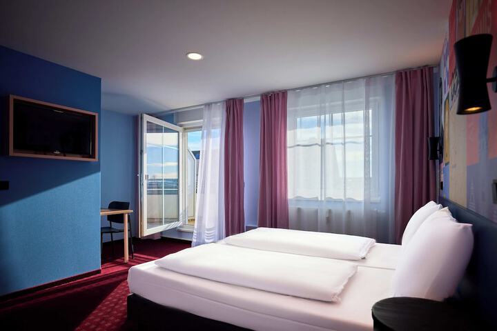 Room 43 of 51