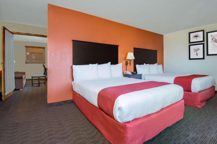 2 Queen Beds Mobility Accessible (8 of 13)