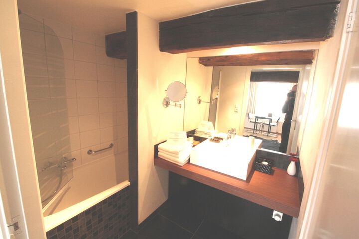 Room 36 of 41