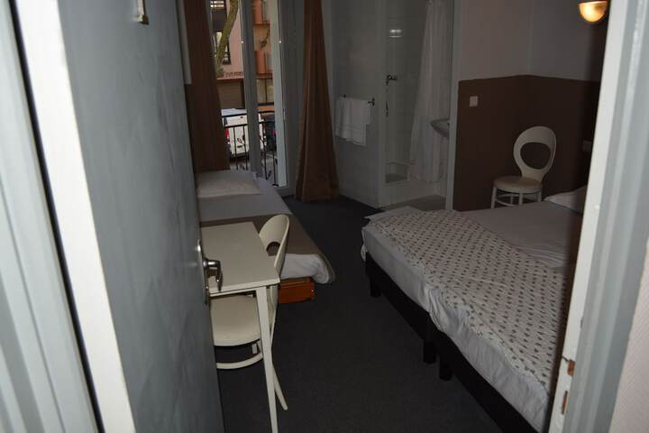 Room 4 of 18