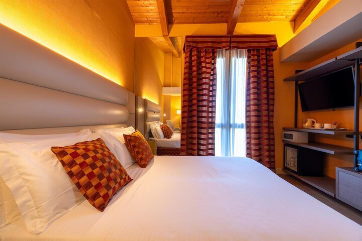 Room 35 of 68