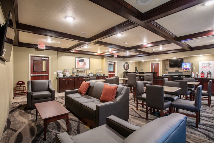 Lounge 40 of 48