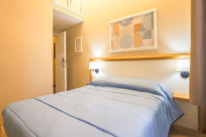 Room 3 of 33