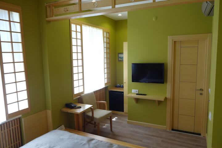 Room 11 of 105