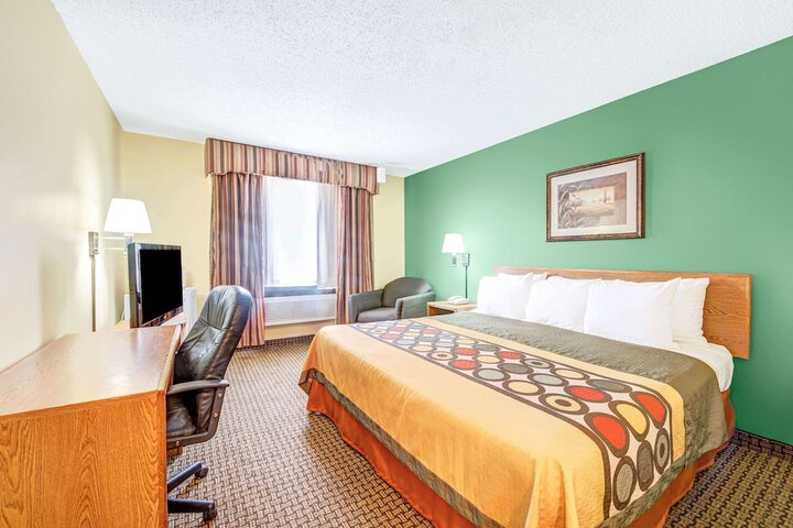 1 Queen Bed (5 of 12)