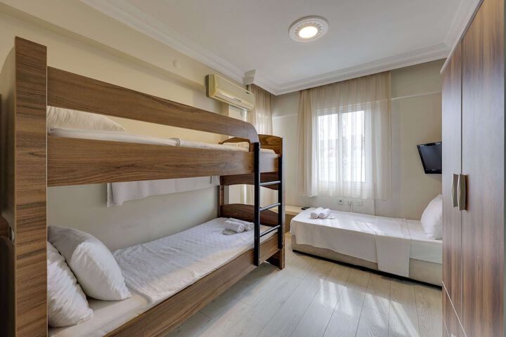 Room 26 of 102