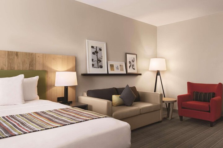 1 King Bed (10 of 10)