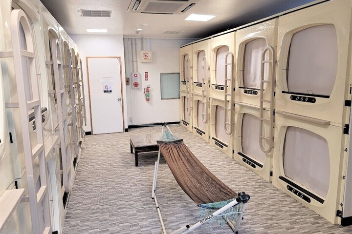 Room 10 of 34