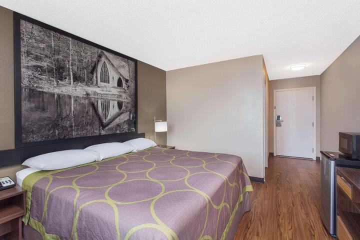 1 King Bed (2 of 10)