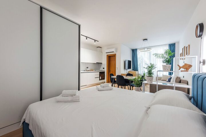 Room 21 of 28