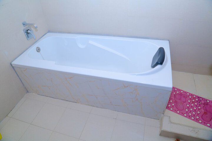 Room 10 of 90