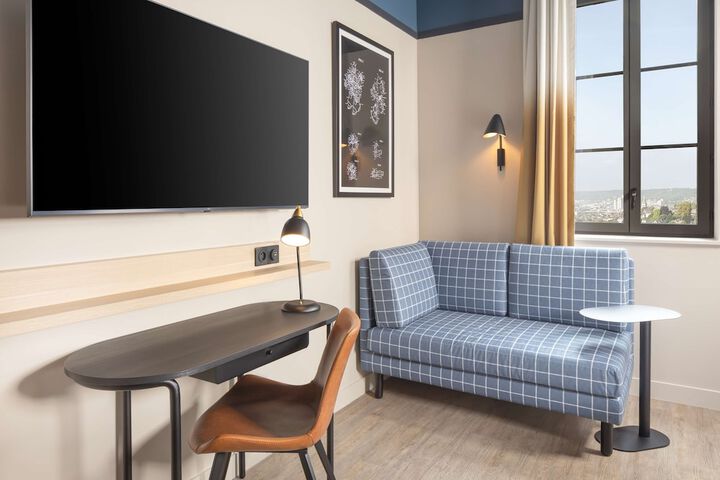Room 9 of 47