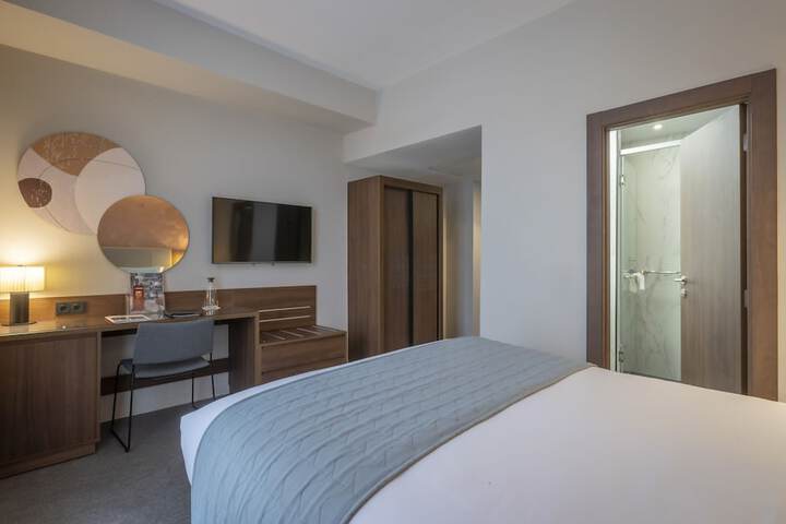 Room 37 of 86