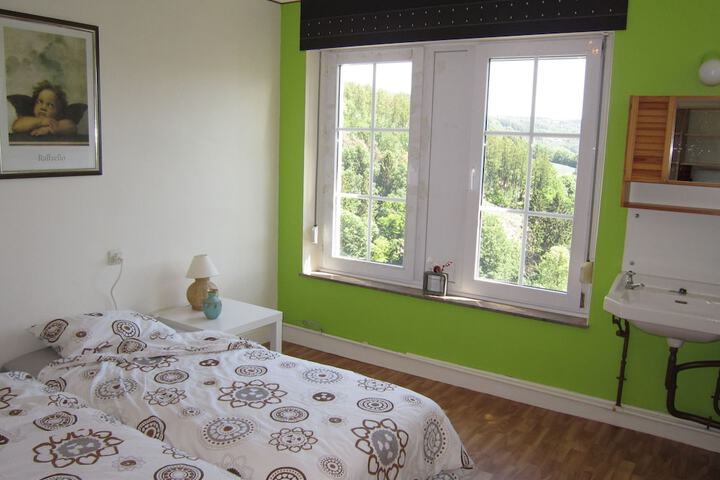 Room 9 of 31