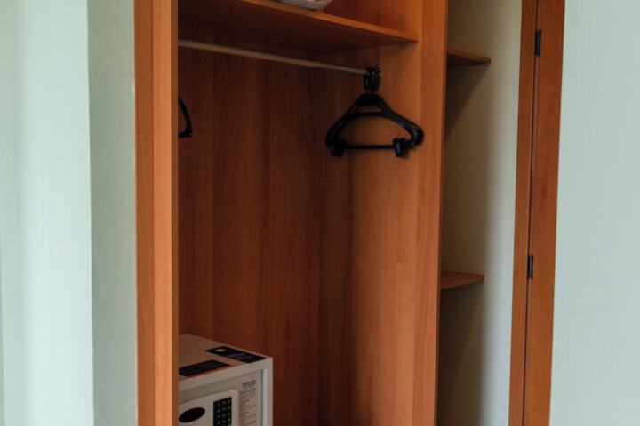 Room 5 of 38