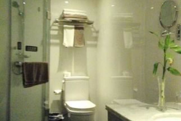 Room 15 of 52