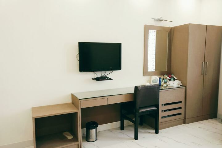 Room 13 of 98