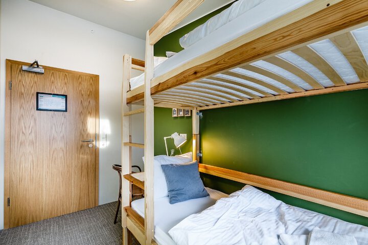 Room 10 of 29