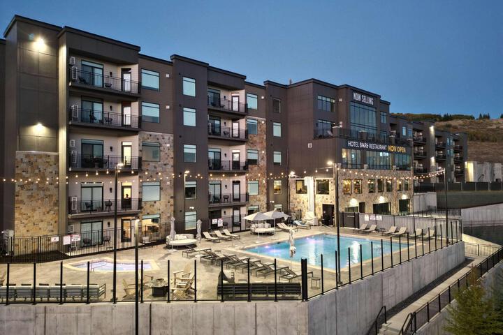 Hotel View 144 of 184