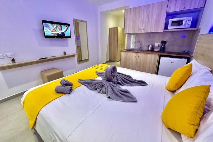 Sun Plaza Suites - Adults Only