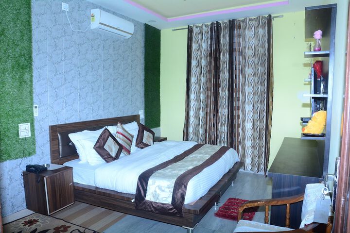Room 5 of 45