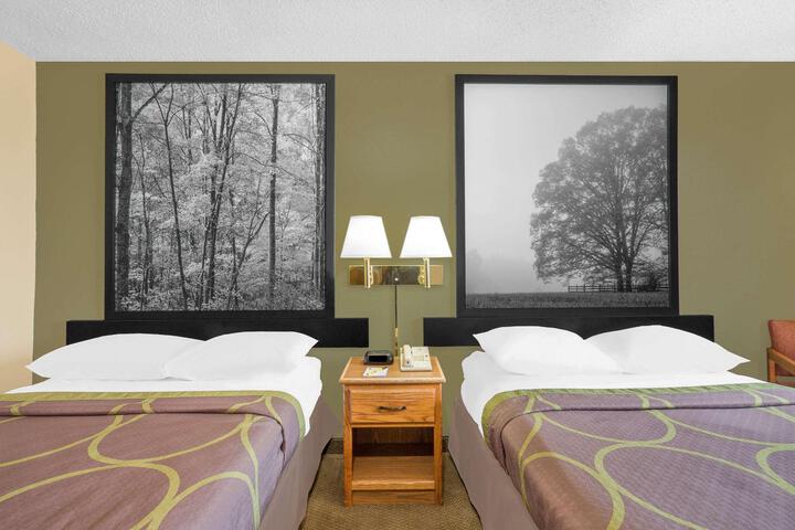 2 Double Beds (1 of 7)