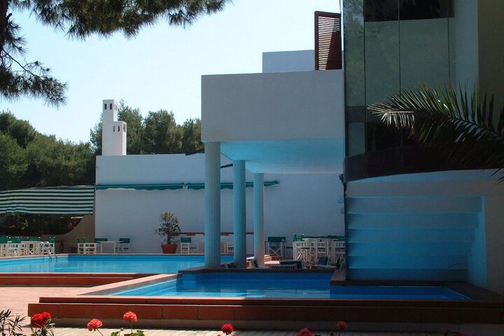 Hotel Pool