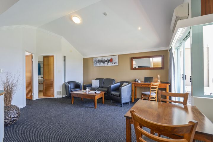 Room 4 of 84