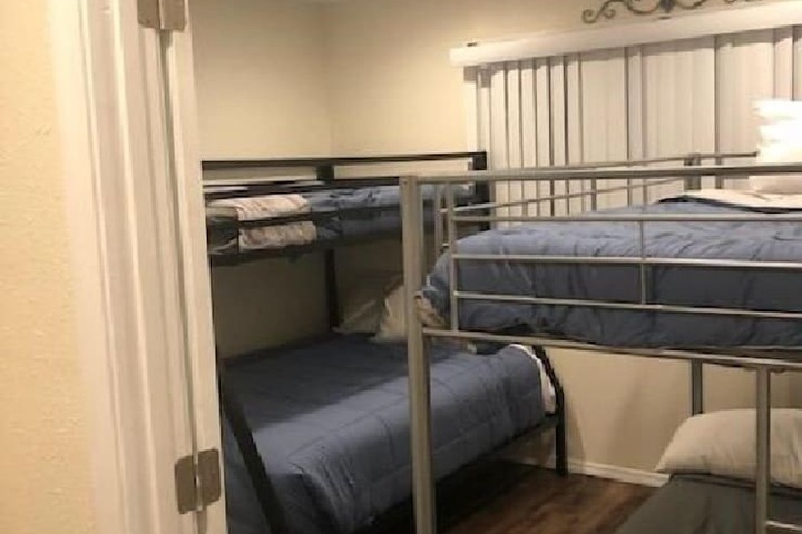 Room 30 of 83
