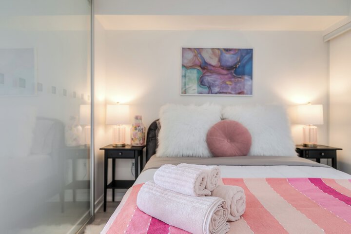 Room 2 of 32