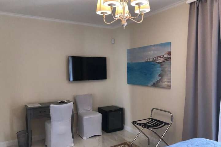 Room 9 of 48