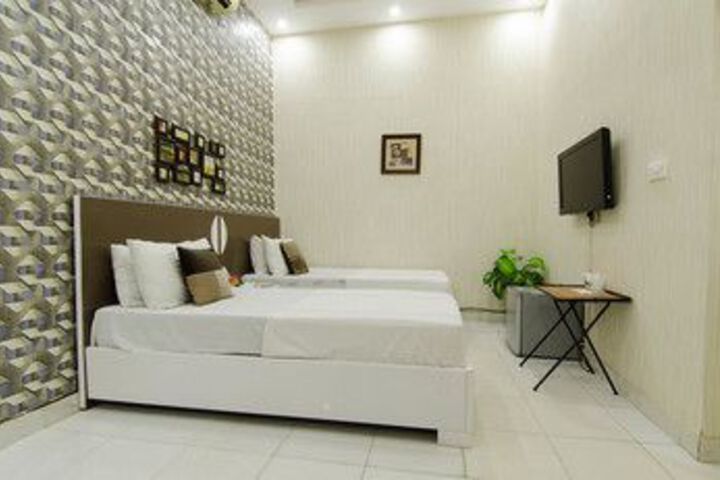 Room 10 of 43
